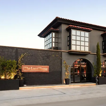 فندق The Local House *