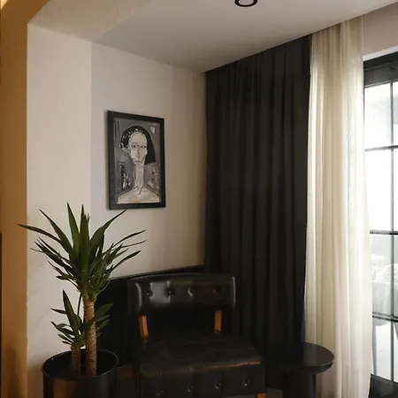 The Local House فندق ألاتشاتي