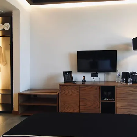 The Local House ألاتشاتي