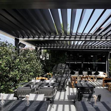 فندق The Local House ألاتشاتي