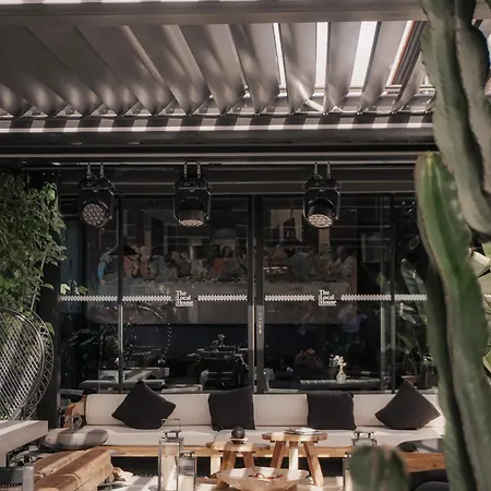 The Local House فندق *